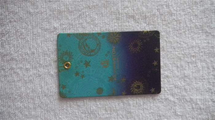 Paper hangtag with matt finish