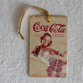 Paper hangtag with matt finish