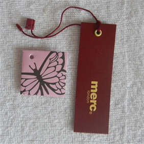 Paper hangtag with matt finish